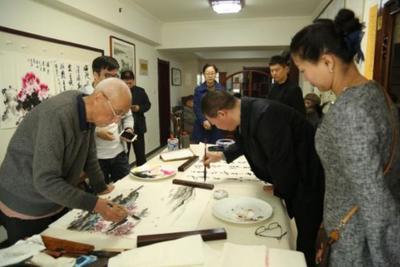 于興工作室掛牌成立 傳承發(fā)揚(yáng)書(shū)法文化，開(kāi)創(chuàng)文化藝術(shù)交流新篇章